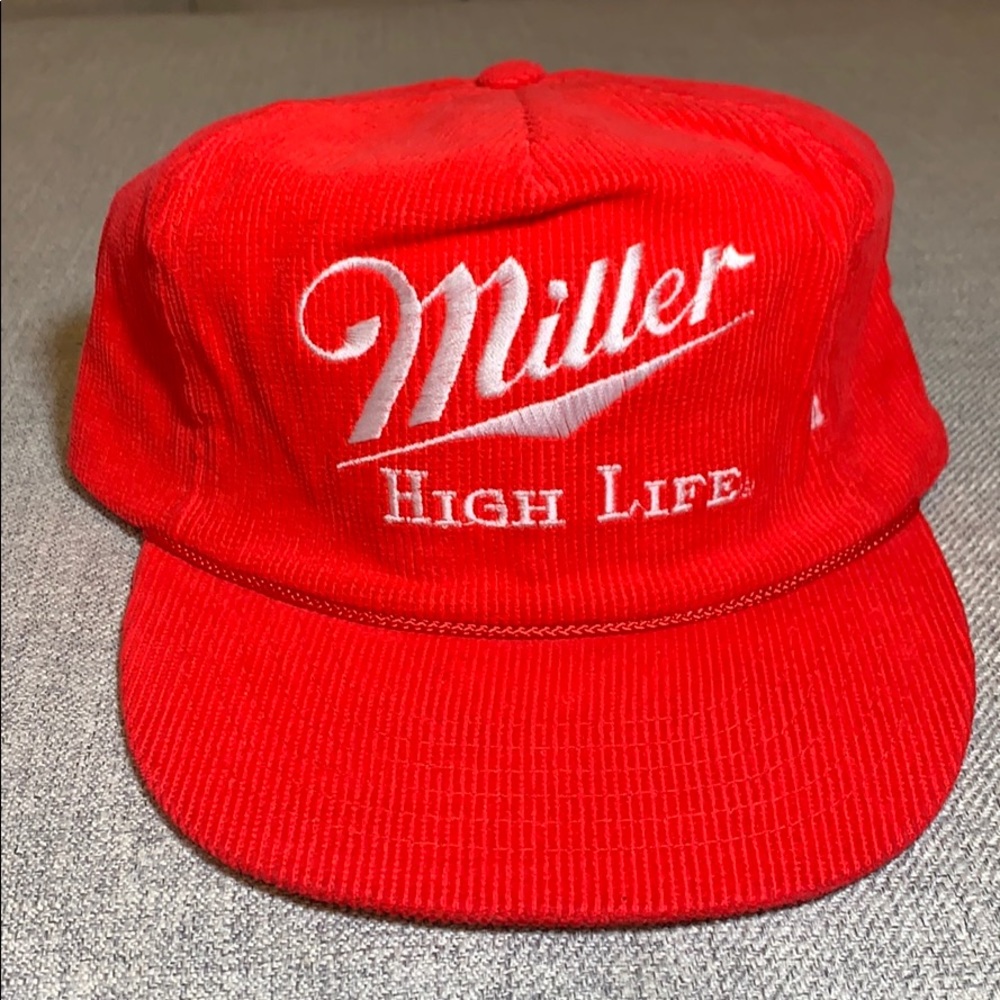 FITTED HAT